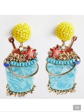 🆕️🪣BEACH BUCKET STATEMENT EARRING - GOLD TONE🪣